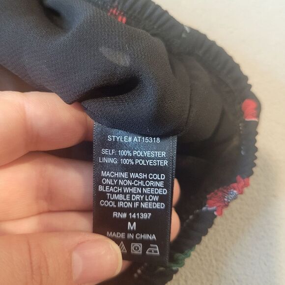 Astr The Label Black and Red Floral Blouse Top Long Sleeves Size Medium - Picture 5 of 6